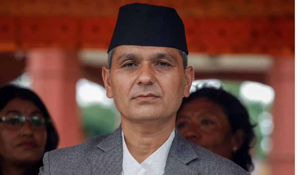 लुटिएका हतियार र भागेका कैदी चुनावमा प्रयोग गर्दैनाैँ भनेर दलहरूको प्रतिबद्धता चाहिन्छ : गृहमन्त्री