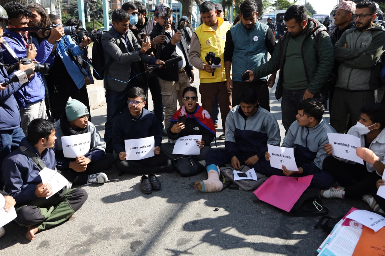 एमालेका कार्यकर्ताको प्रदर्शनअघि नै माइतीघर पुगेका थिए जेन–जी आन्दोलनका घाइते (तस्वीरहरू)