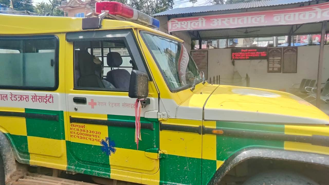 भोटेकोसी बाढीप्रभावितलाई नुवाकोट रेडक्रसको निःशुल्क एम्बुलेन्स सेवा