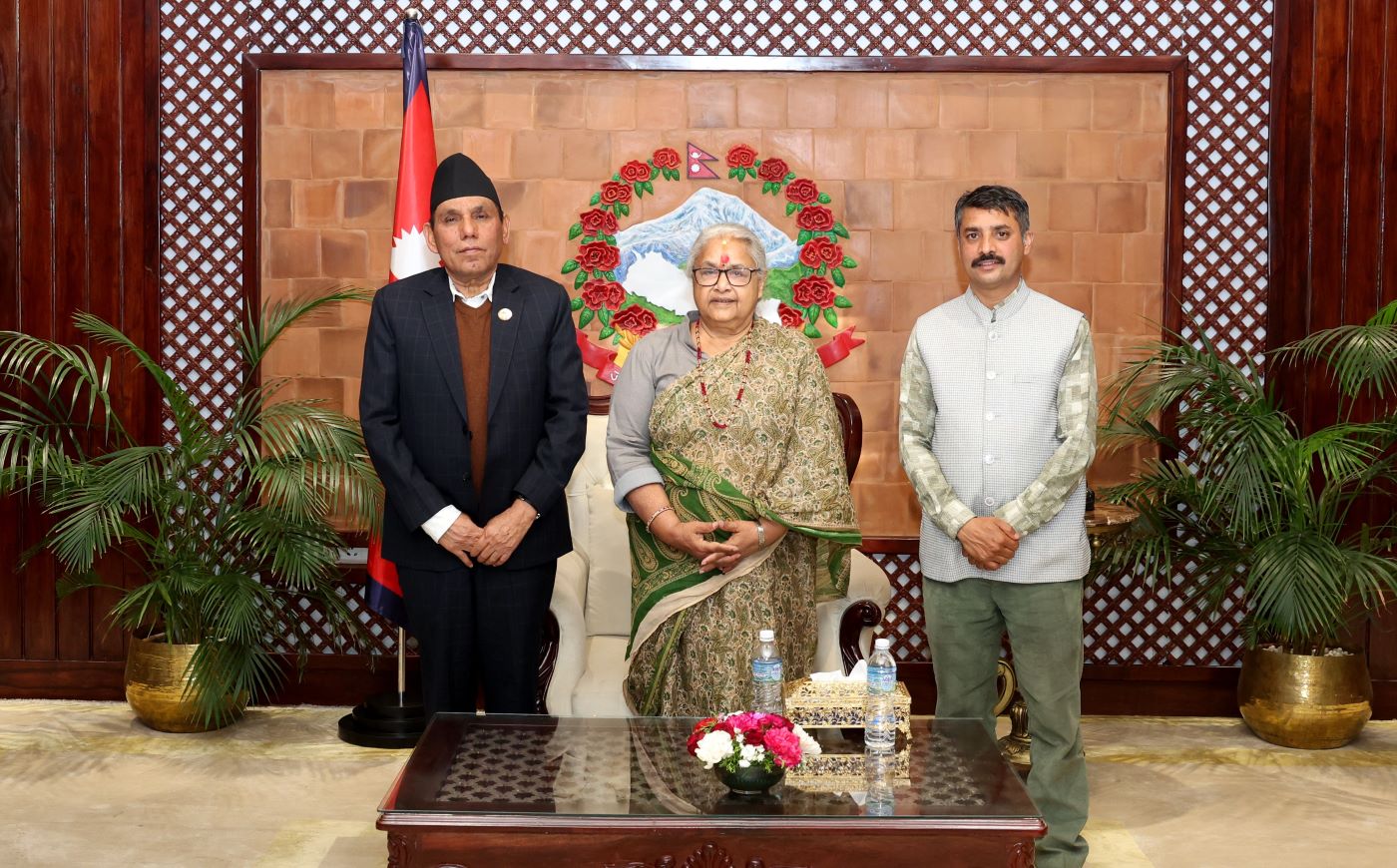 प्रधानमन्त्री कार्की र राष्ट्रियसभाका अध्यक्ष दाहालबीच शिष्टाचार भेट