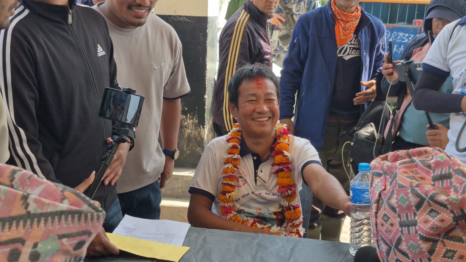 सुनसरी– १ बाट हर्क साम्पाङले गरे उम्मेदवारी दर्ता