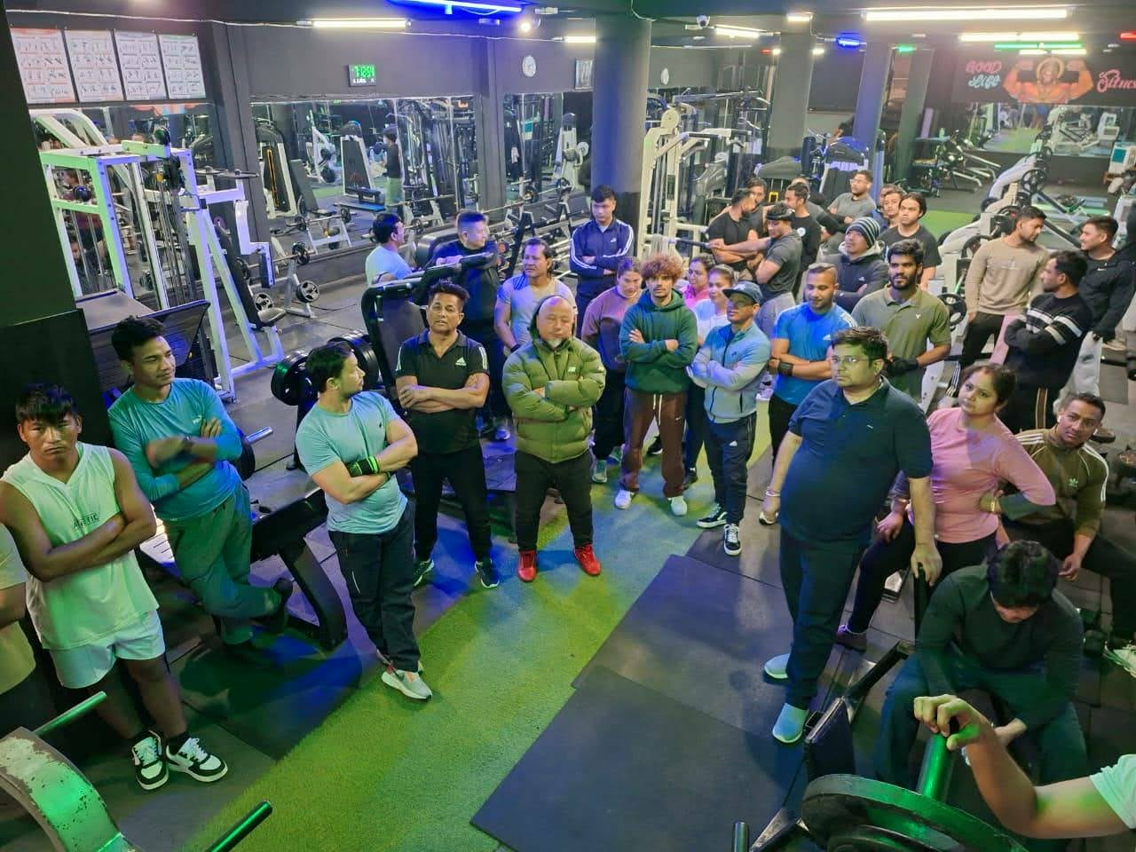 काठमाडाैं १ : मतदाता भेट्न उम्मेदवारहरू जिम हल धाउँदै