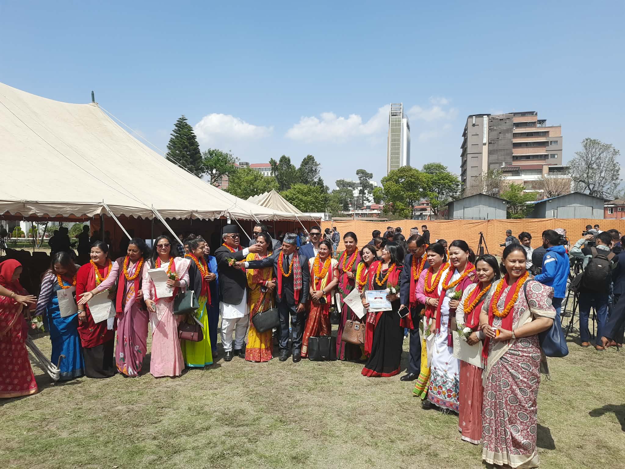 बहादुर भवनमा देखिएको दृश्यको संकेत– कांग्रेस संसदीय दलको नेता को ?