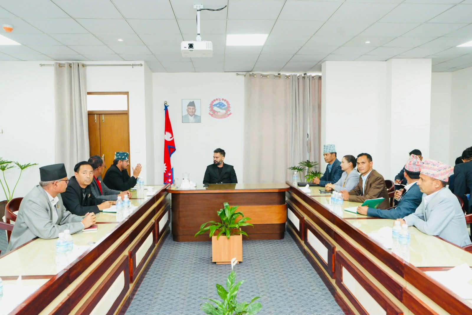 कोशीपछि कर्णालीका सांसदसँग छलफल गर्दै प्रधानमन्त्री वालेन्द्र