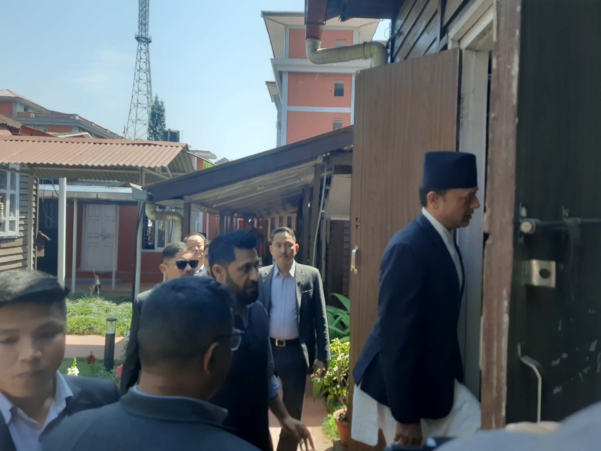 सभामुखका लागि मनोनयन दर्ता गर्न पुगे डीपी अर्याल, रवि लामिछाने पनि सँगै