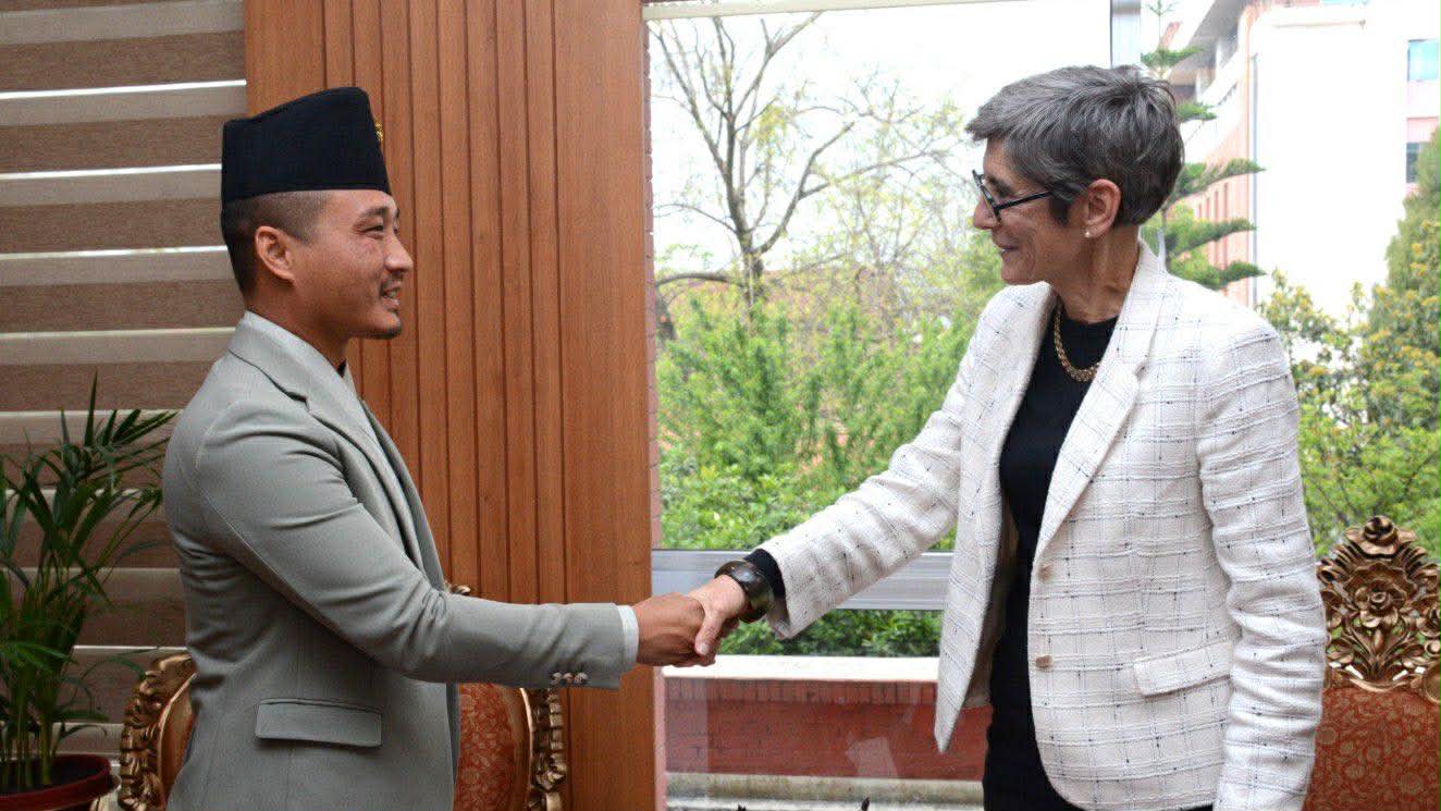 कालो धन स्वीस बैंकमा राखे/नराखेको अनुसन्धानमा सहयोग गर्न गृहमन्त्रीले स्वीस राजदूतलाई गरे आग्रह