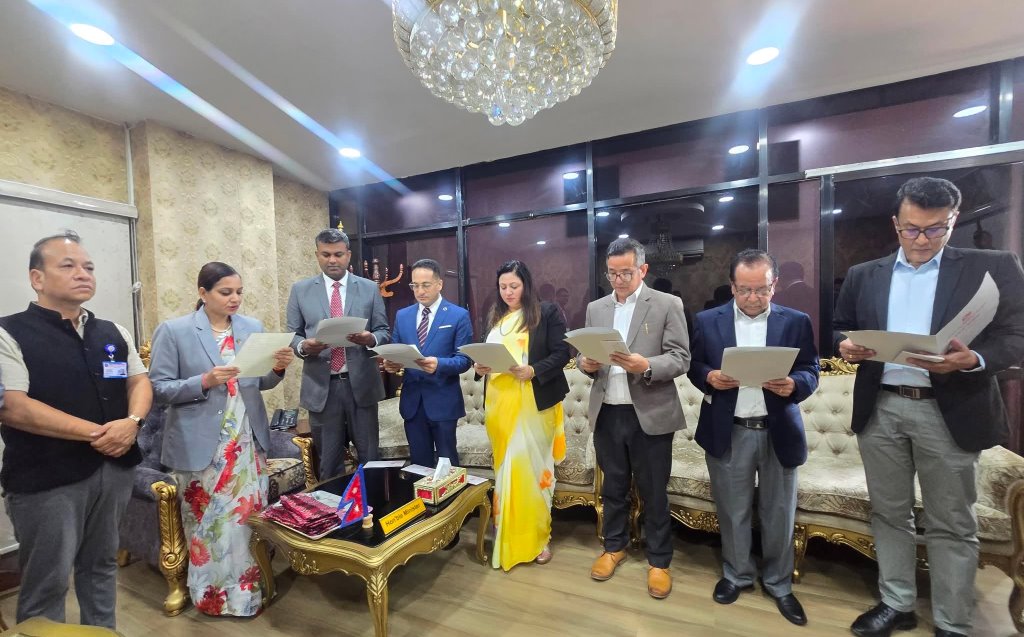 ६ स्वास्थ्य विज्ञान प्रतिष्ठानका नवनियुक्त उपकुलपतिले लिए शपथ