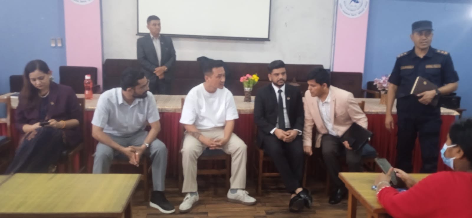 खरिपाटी होल्डिङ सेन्टरमा मन्त्रीहरूको लर्को