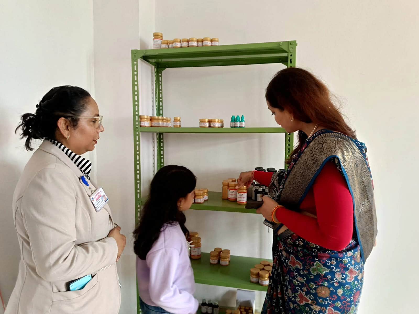 राष्ट्रिय आयुर्वेद केन्द्रलाई उत्कृष्ट सेवा केन्द्र बनाउन मन्त्री मेहताको जोड
