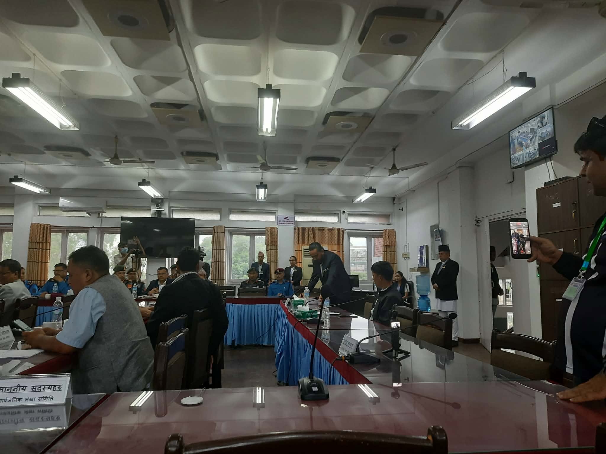 सांसदहरूले विरोध गरेपछि लेखा समितिको बैठक छोडेर हिँडे खगेन्द्र सुनार, के हो विवाद ?