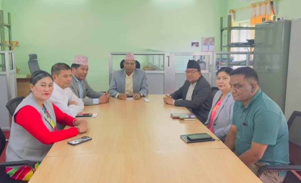 भोटेकोशी बाढीपीडितलाई कांग्रेस कर्णाली संसदीय दलले २ लाख २५ हजार दिने
