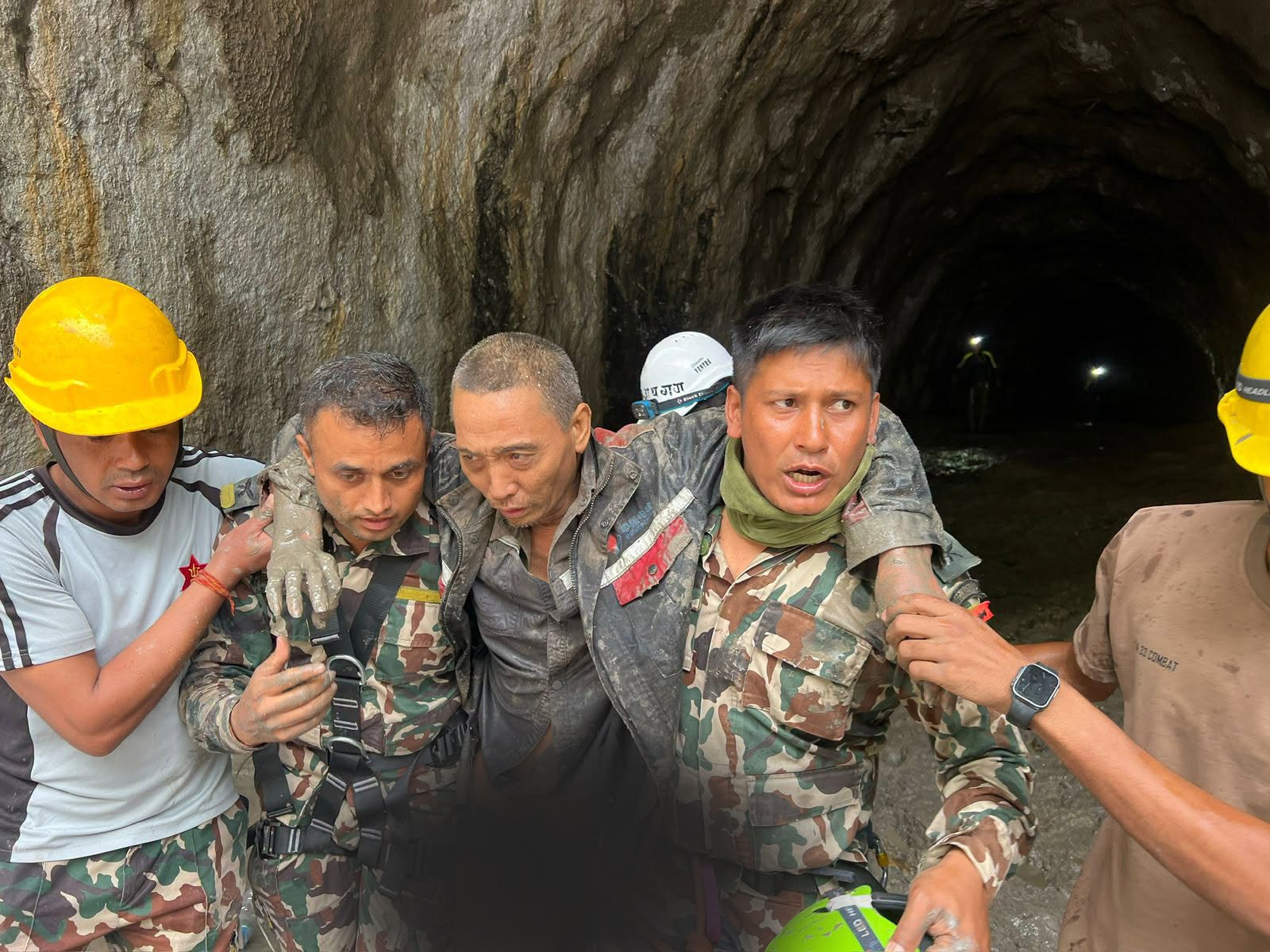 अपर त्रिशूली १ को सुरुङबाट ११ दिनपछि विदेशी नागरिकको जीवितै उद्धार