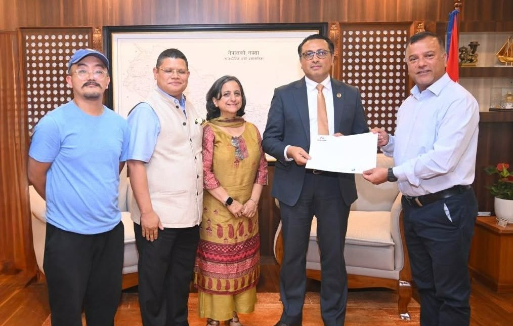 युलेन्स फाउन्डेसनद्वारा प्रधानमन्त्री राहत कोषमा २० लाख रुपैयाँ सहयाेग