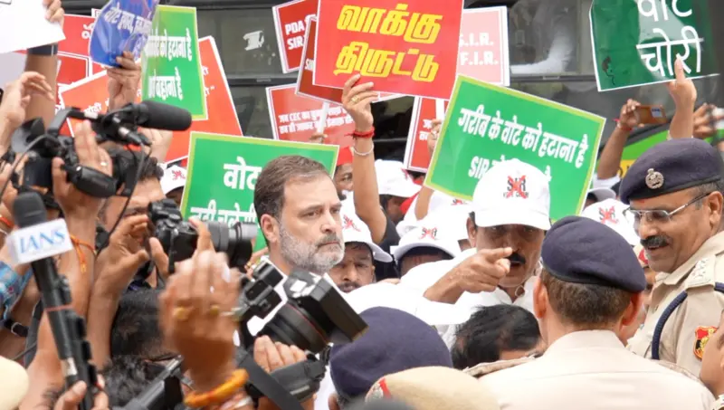 भारतमा किन पक्राउ परे राहुल गान्धीसहित विपक्षी सांसदहरू ?