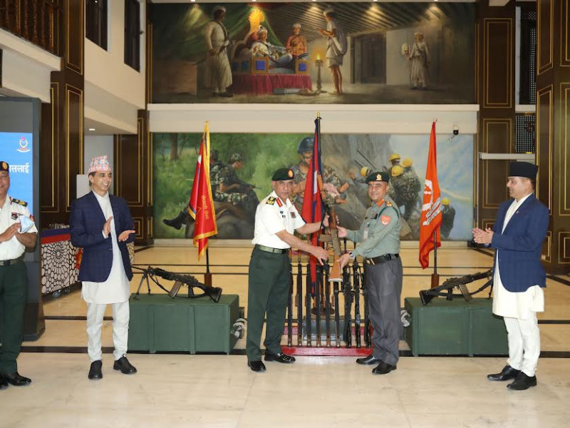 नेपाली सेनाद्वारा सशस्त्र प्रहरी बललाई हतियार तथा एम्युनिशन हस्तान्तरण