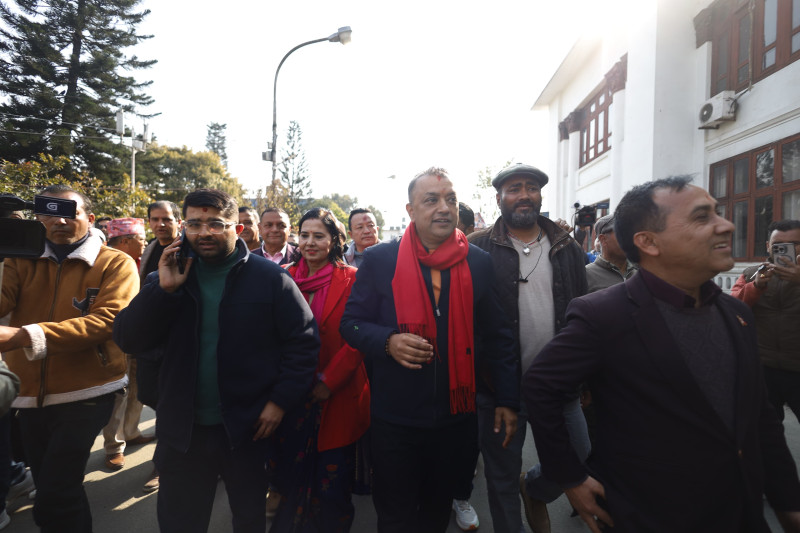 आधिकारिकता दाबी गर्न निर्वाचन आयोग पुग्यो गगनको टोली