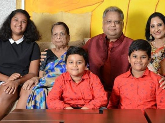 यी हुन् राकेश झुनझुनवालाले आर्जेको ४० हजार कराेड सम्पत्ति सम्हाल्नेहरू