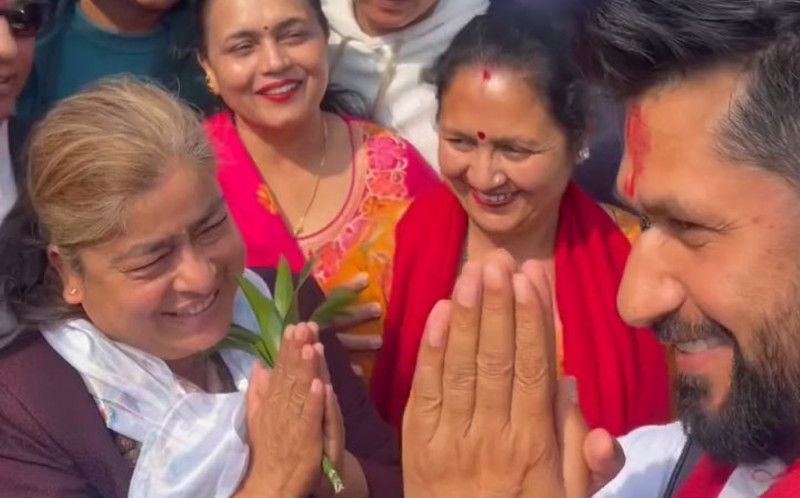 कांग्रेस उम्मेदवार मीनासँग जम्काभेट भएपछि रविले भने– शुभकामना छ, स्वस्थ प्रतिस्पर्धा हुन्छ