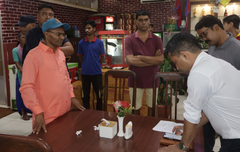 जनकपुरका चार होटलमा अखाद्य सामग्री फेला, १ लाख ५० हजार रुपैयाँ जरिवाना