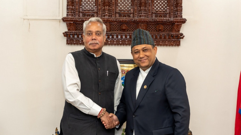 परराष्ट्रमन्त्री खनालसँग भारतीय राजदूत श्रीवास्तवले गरे बिदाइ भेट, के–के भयाे कुराकानी ?