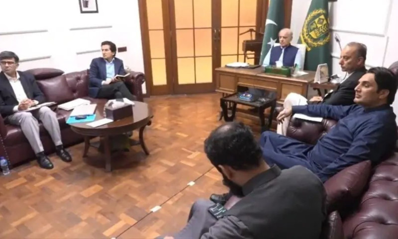 इन्धन संकट टार्न पाकिस्तानमा डिजेलमा प्रतिलिटर १००, पेट्रोलमा ८० रुपैयाँ सहुलियत