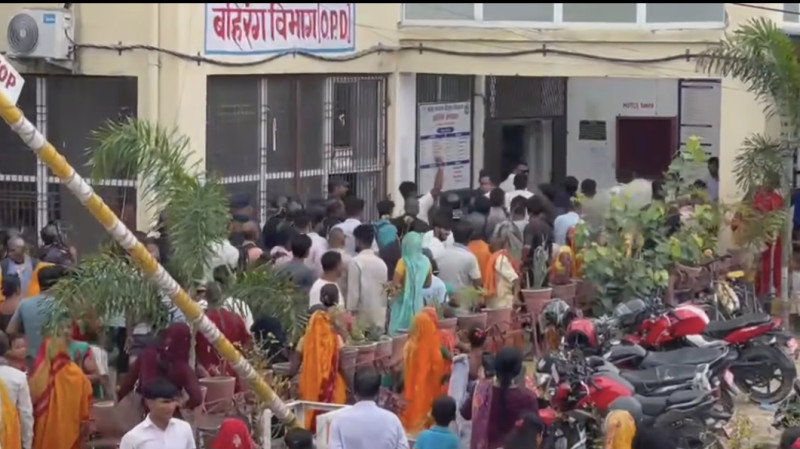 चिकित्सकले सेवा बन्द गरेपछि प्रादेशिक अस्पतालमा सेवाग्राही आन्दोलित