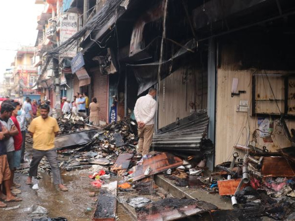 नारायणगढको चारतले भवनमा आगलागी, राति लागेकाे आगाे बिहान मात्र नियन्त्रणमा