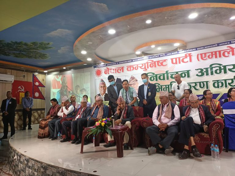 झापामा : ओलीले भने- देउवाकाे सरकार म्यादी प्रहरीजस्तै,  लिङ्देनको चेतावनी- सूर्यमा भोट नहाले कारबाही