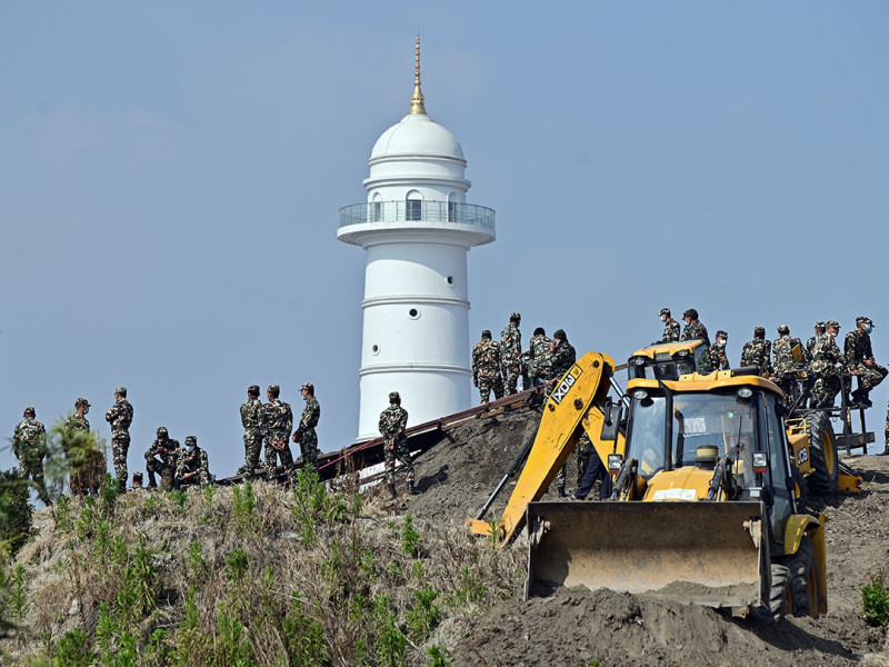टुँडिखेलमा यसरी ठड्यायाे सेनाले शिवकाे चीर (फोटो फिचर)