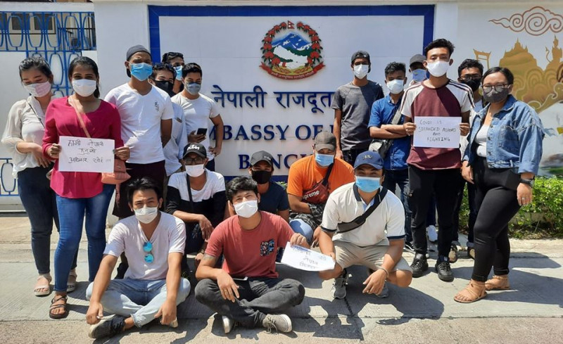 थाइल्याण्डबाट नेपाली विद्यार्थीकाे आग्रह : सबै नियम मान्छाैँ, घर फर्काइदेऊ