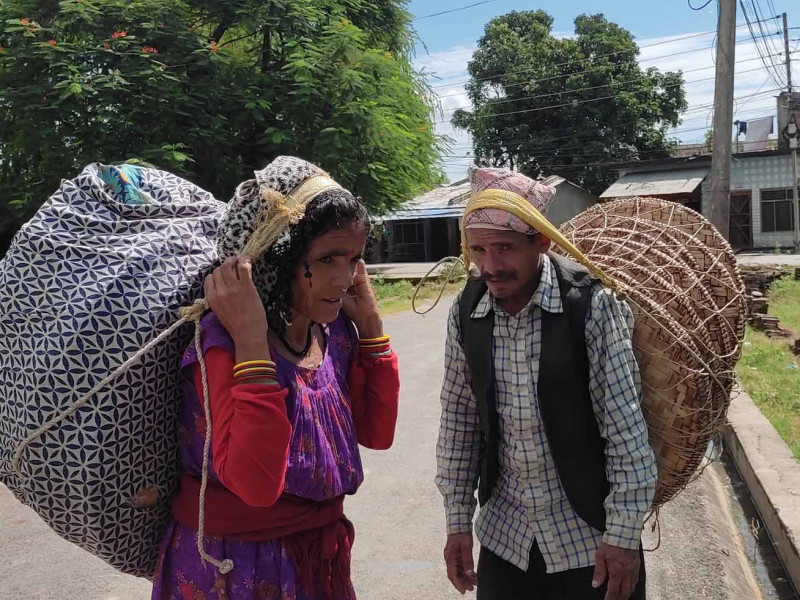 नाङ्लो बनाउने पेशामा रमाएका भूल दम्पती, मासिक ६० हजार कमाउँछन्