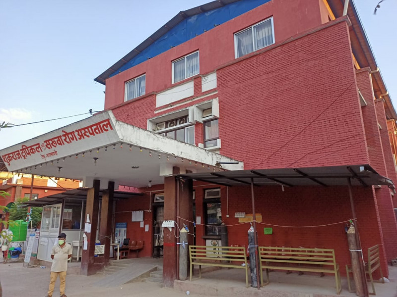 अस्पतालमा खाली हुन थाले काेभिड संक्रमित राखिएका बेड, आईसीयू र भेन्टिलेटर अझै भरिभराउ 
