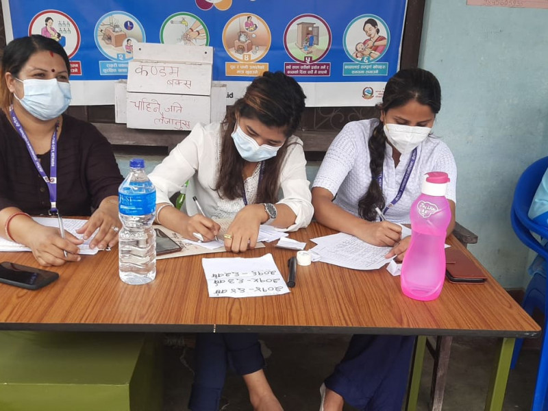 'बुढाबुढीलाई मात्र कोरोना लाग्ने होइन नि' भन्दै हेटौँडाका मेयरले रोके खोप अभियान