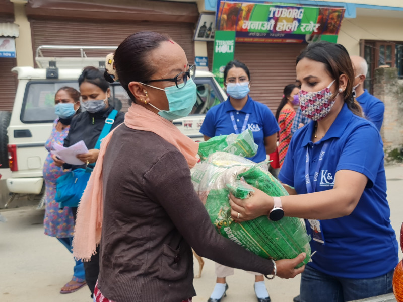 अमेरिकी कम्पनी पीसीले कोरोना प्रभावित ११० नेपाली श्रमिकलाई गर्‍यो खाद्यान्न सहयोग 