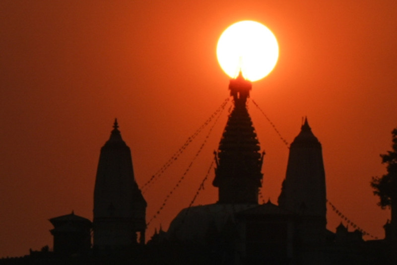२०८२ को अन्तिम सुर्यास्त, हेर्नुुहाेस् स्वयम्भू महाचैत्यबाट देखिएका ६ तस्वीर