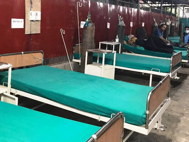 कोभिडका बिरामीले टेकु अस्पताल भरियो, फेरि प्राङ्गणमै उपचार, थपियो १० बेड