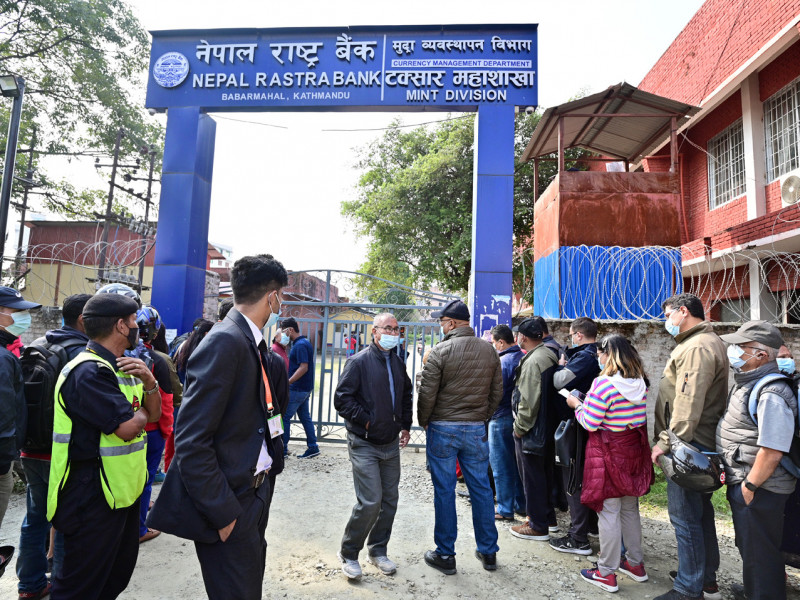सुनको असर्फी र सिक्का किन्न टक्सार विभागमा सर्वसाधारणको भिड, कति छ मूल्य ?