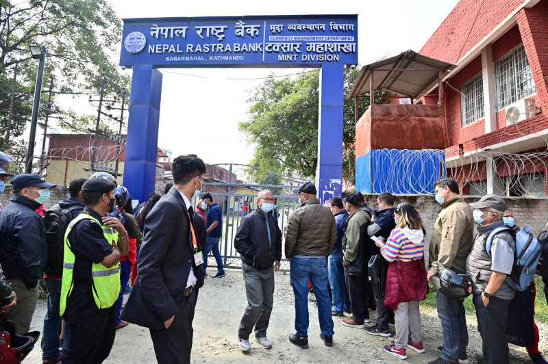 राष्ट्र  बैंकले बिक्री गर्ने सुन र चाँदीबाट बनेकाे असर्फीको मूल्य कति ?