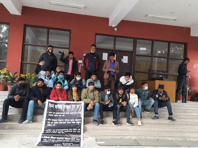 त्रिविको निर्णयविरुद्ध विद्यार्थीद्वारा उपकुलपति कार्यालयमा धर्ना