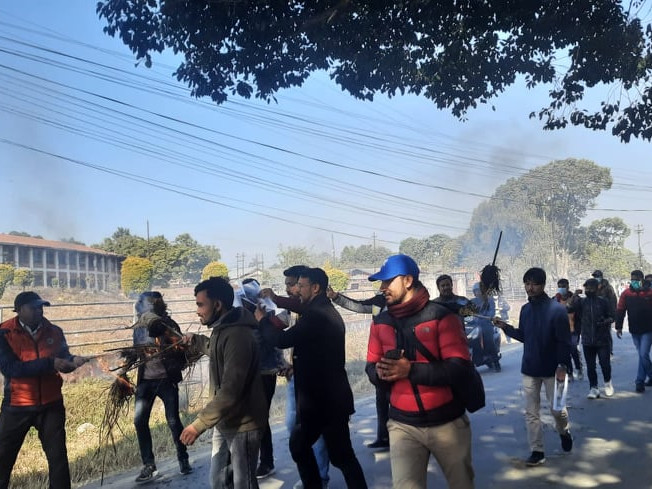 त्रिवि सभाको निर्णयविरुद्ध विद्यार्थीले जलाए त्रिवि पदाधिकारीको पुतला