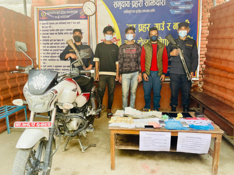 कालीमाटीबाट खैरो हेरोइनसहित तीन जना पक्राउ