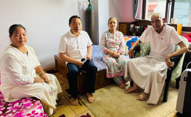 मोहन वैद्यलाई भेटेपछि वर्षमानले भने– उहाँको स्वास्थ्यमा चामत्कारिक सुधार छ 