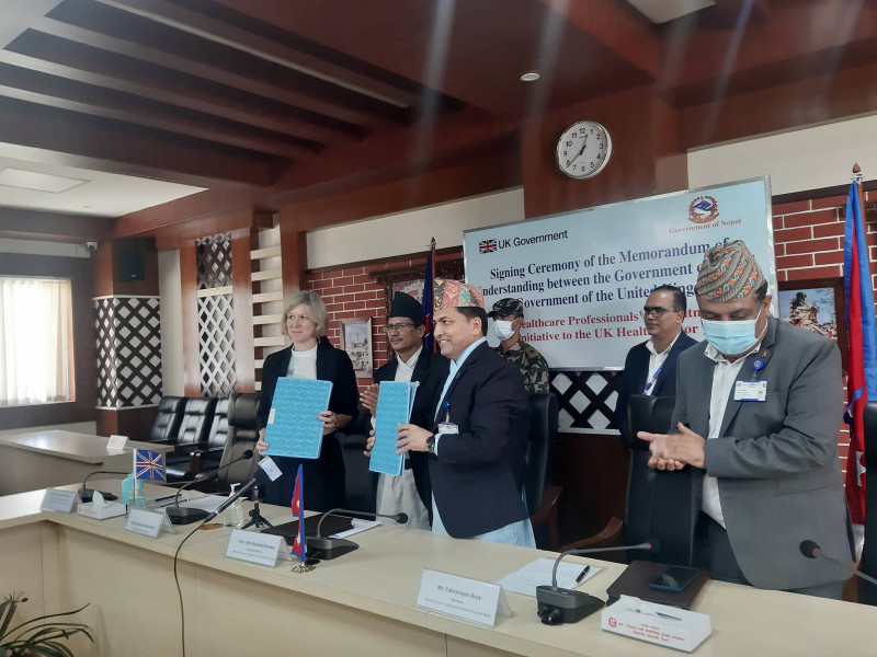 नेपाली नर्सलाई बेलायत पठाउने बाटाे खुल्याे, दुई देशबीच श्रम सम्झाैतामा हस्ताक्षर 