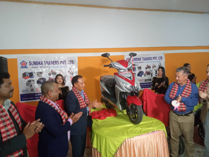 इलेक्ट्रिक स्कुटर सार्वजनिक गर्दै कुलमानले भने– सार्वजनिक सवारीसाधन विद्युतीय हुनुपर्छ 
