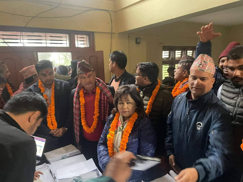 देउवाको उम्मेदवारी दर्ता गराउन आरजु डडेल्धुरामा