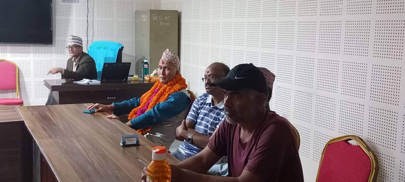 आरजुले टिकट खाेसेका ओझाले दिए कैलाली–५बाट स्वतन्त्र उम्मेदवारी