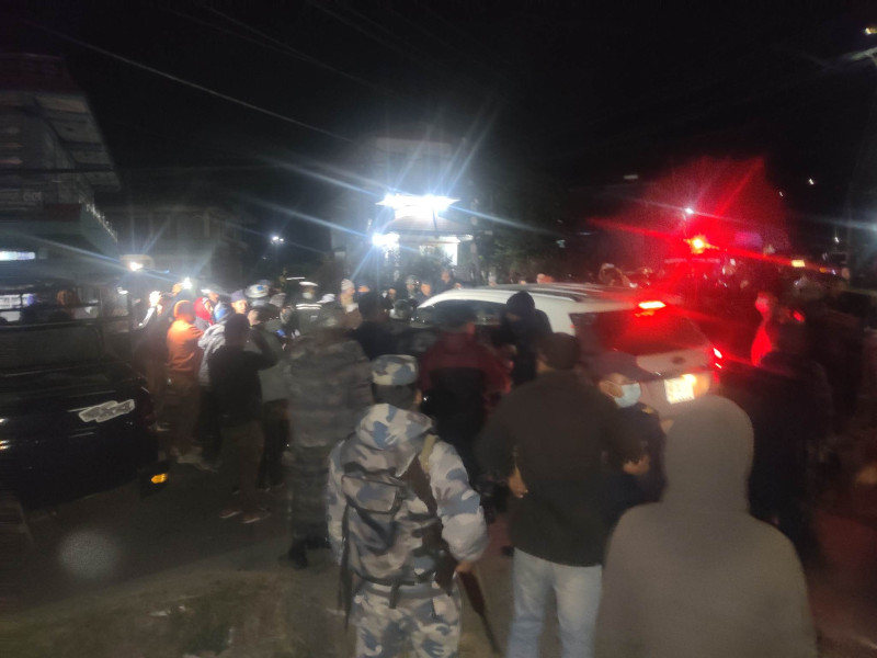 रात परेपछि गन्धर्व बस्ती छिरेका गण्डकीका कानुनमन्त्री थापा पैसा बाँडेको आरोपमा समातिए