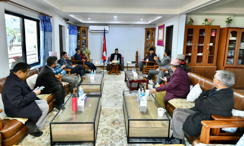 १६६ सांसदको हस्ताक्षर लिएर शीतल निवास जाँदै प्रचण्ड