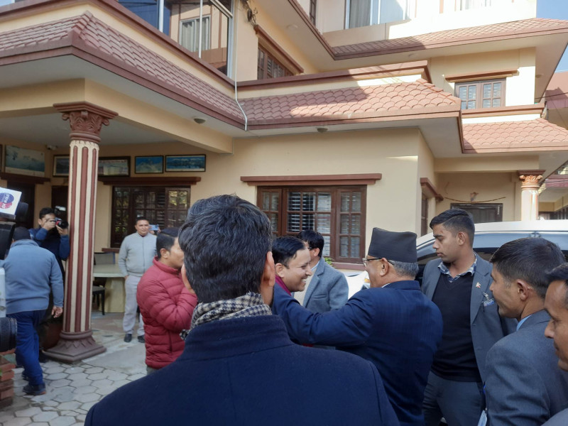 सत्ता समीकरणबारे छलफल गर्न प्रचण्ड बालकोटमा 