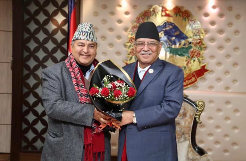 प्रचण्डबाट बधाई थाप्न मुख्यमन्त्री जम्मकट्टेल बिहानै बालुवाटारमा 
